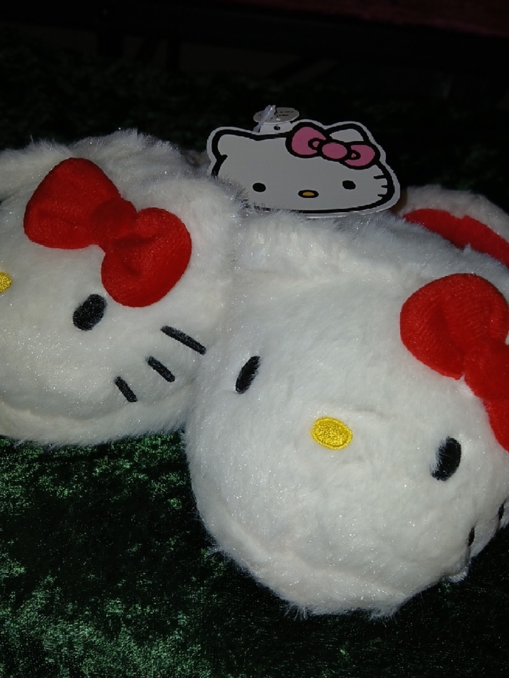 Hello Kitty White Plush Slipper with Red Bow Accent NEVER WORN - Picture 4 of 7